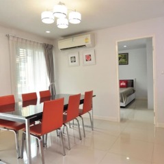 Отель ZEN Rooms Pridi 14