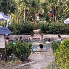 Отель Golden Shuitai Hot Spring фитнесс-зал