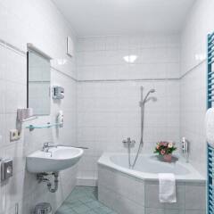 Отель Aparthotel Münzgasse Германия, Дрезден - 3 отзыва об отеле, цены и фото номеров - забронировать отель Aparthotel Münzgasse онлайн ванная фото 2