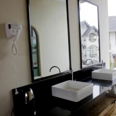 Отель Binh Yen Hotel Вьетнам, Далат - 1 отзыв об отеле, цены и фото номеров - забронировать отель Binh Yen Hotel онлайн ванная фото 2