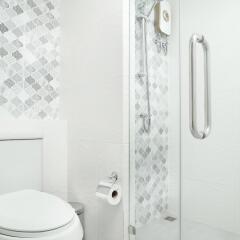 Отель Hide and Seek Boutique Hometel Бангкок ванная