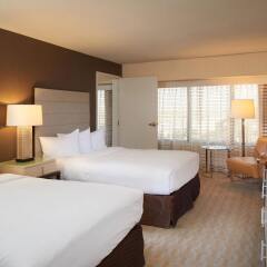 Отель Hilton Los Angeles Airport США, Лос-Анджелес - 10 отзывов об отеле, цены и фото номеров - забронировать отель Hilton Los Angeles Airport онлайн комната для гостей фото 2