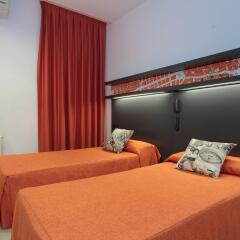 Отель Hostal Benidorm Барселона комната для гостей