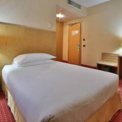 Отель Best Western Hotel Cavalieri Della Corona Италия, Кардано-аль-Кампо - 2 отзыва об отеле, цены и фото номеров - забронировать отель Best Western Hotel Cavalieri Della Corona онлайн комната для гостей