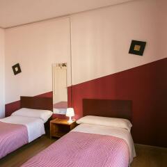 Отель Hostal La Casa de la Plaza Испания, Мадрид - отзывы, цены и фото номеров - забронировать отель Hostal La Casa de la Plaza онлайн комната для гостей фото 4
