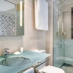 Отель AC Hotel Irla by Marriott Испания, Барселона - отзывы, цены и фото номеров - забронировать отель AC Hotel Irla by Marriott онлайн ванная фото 2