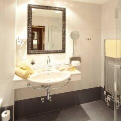 Best Western Plus Hotel Goldener Adler in Innsbruck, Austria from 192$, photos, reviews - zenhotels.com bathroom