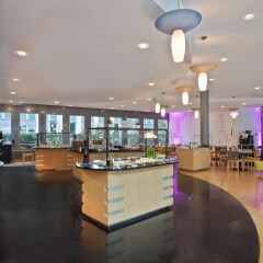 Отель INNSIDE by Meliá München Neue Messe Германия, Ашхайм - отзывы, цены и фото номеров - забронировать отель INNSIDE by Meliá München Neue Messe онлайн интерьер отеля
