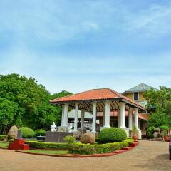 Отель Kodigahawewa Forest Resort парковка