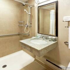 Отель Hilton Garden Inn West 35th Street США, Нью-Йорк - отзывы, цены и фото номеров - забронировать отель Hilton Garden Inn West 35th Street онлайн ванная