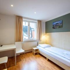 Отель A&O Berlin Friedrichshain Германия, Берлин - 3 отзыва об отеле, цены и фото номеров - забронировать отель A&O Berlin Friedrichshain онлайн комната для гостей фото 5