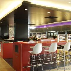 Отель citizenM Schiphol Airport Нидерланды, Схипхол - 4 отзыва об отеле, цены и фото номеров - забронировать отель citizenM Schiphol Airport онлайн гостиничный бар