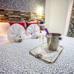 Отель Hostal Adis