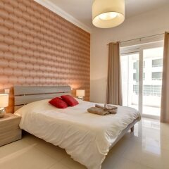 Отель Luxury Apartment IN Fort Cambridge With Pool Мальта, Слима - отзывы, цены и фото номеров - забронировать отель Luxury Apartment IN Fort Cambridge With Pool онлайн комната для гостей