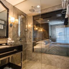 DoubleTree by Hilton Hotel Izmir Airport Турция, Измир - отзывы, цены и фото номеров - забронировать отель DoubleTree by Hilton Hotel Izmir Airport онлайн ванная фото 2
