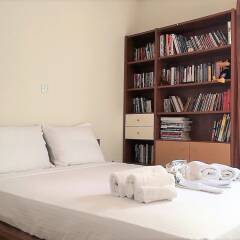 Отель Comfy 3rd Floor Flat and Pspace развлечения