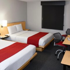 Отель City Express Plus Guadalajara Expo комната для гостей фото 2