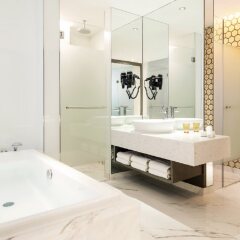 Отель Resorts World Sentosa - Hard Rock Hotel (SG Clean) Сингапур, Сингапур - отзывы, цены и фото номеров - забронировать отель Resorts World Sentosa - Hard Rock Hotel (SG Clean) онлайн ванная