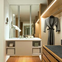 Chiva-Som International Health Resort Hotel сейф в номере