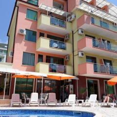 Отель Guest House Ralitsa бассейн