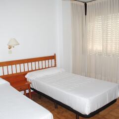 Отель Apartamentos Turisticos Suaces Испания, Ноха - отзывы, цены и фото номеров - забронировать отель Apartamentos Turisticos Suaces онлайн комната для гостей фото 3