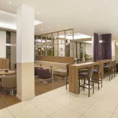 Отель Holiday Inn Express Frankfurt City Hauptbahnhof гостиничный бар фото 3