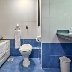 Отель Luna Holiday Complex Меллиха ванная