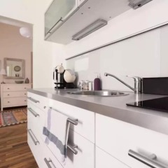 Апартаменты Chic and Spacious Buzulucka Apartment Прага в номере