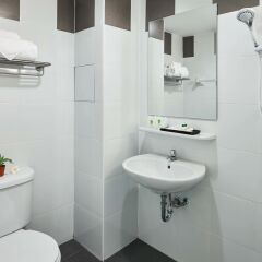 Отель Wattana Place Бангкок ванная