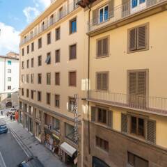 Апартаменты Michelangelo Apartment Near Pontevecchio комната для гостей фото 6