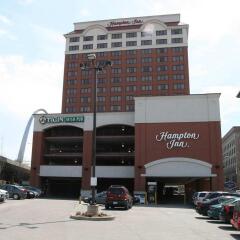 Отель Hampton Inn Gateway Arch Downtown парковка