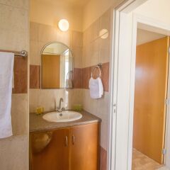 Апартаменты Konnos Apartment 1 ванная