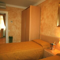 Hotel Roma Prague сейф в номере