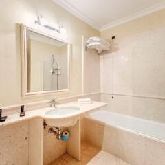 Отель Re Luxury Accomodations ванная фото 2