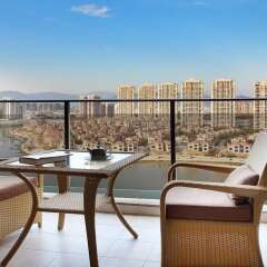 Апартаменты Paxton International Holiday Apartment балкон