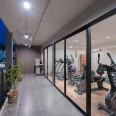 New Square Patong Hotel фитнесс-зал фото 4
