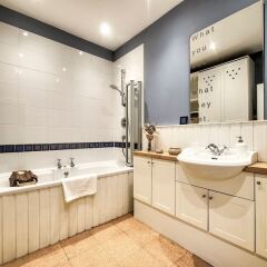 Отель Lovely 2BR Home Next to the Castle Эдинбург фото 6