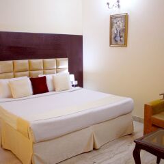Отель Fabhotel Conclave Comfort East Of Kailash Индия, Нью-Дели - отзывы, цены и фото номеров - забронировать отель Fabhotel Conclave Comfort East Of Kailash онлайн комната для гостей фото 3