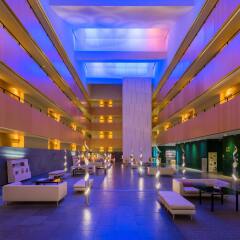Отель TRYP Barcelona Aeropuerto Hotel Испания, Эль-Прат-де-Льобрегат - 7 отзывов об отеле, цены и фото номеров - забронировать отель TRYP Barcelona Aeropuerto Hotel онлайн интерьер отеля