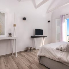 Отель Mediterranean White Греция, Остров Санторини - отзывы, цены и фото номеров - забронировать отель Mediterranean White онлайн комната для гостей фото 3