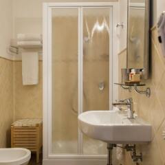Отель Inn Rome Rooms & Suites ванная фото 2
