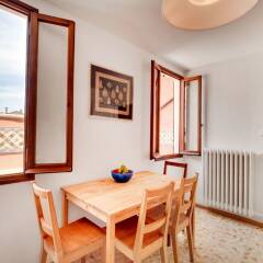 Отель Santo Stefano Accademia Apartment Venice Италия, Венеция - отзывы, цены и фото номеров - забронировать отель Santo Stefano Accademia Apartment Venice онлайн комната для гостей фото 5