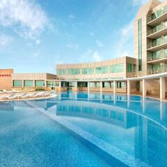 Отель Ramada Baku Азербайджан, Баку - 2 отзыва об отеле, цены и фото номеров - забронировать отель Ramada Baku онлайн бассейн