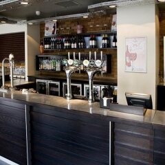 Отель Premier Inn London Euston гостиничный бар