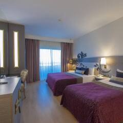 Отель Kirman Belazur Resort And Spa Богазкент комната для гостей