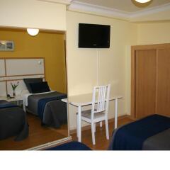 Отель Hostal Mara Испания, Ла-Корунья - отзывы, цены и фото номеров - забронировать отель Hostal Mara онлайн комната для гостей фото 3