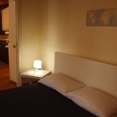 Апартаменты Apartment via Maironi da Ponte Бергамо комната для гостей фото 5