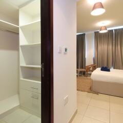 Отель New Arabian Holiday Homes - Residence 5 сейф в номере