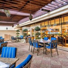 Отель Coral Beach Resort - Sharjah ОАЭ, Шарджа - 8 отзывов об отеле, цены и фото номеров - забронировать отель Coral Beach Resort - Sharjah онлайн питание фото 2