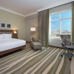 Отель Hilton Garden Inn Dubai Al Muraqabat комната для гостей фото 4